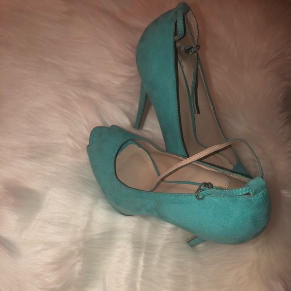 Woman’s size 9 Turquoise platform heels - Picture 3 of 5